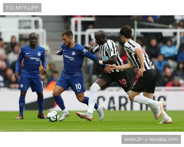 切尔西连续短传推进，进攻层次分明