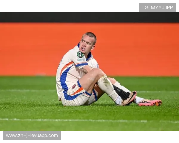 切尔西成功抢断后打出快攻，穆德里克劲射稍稍打高